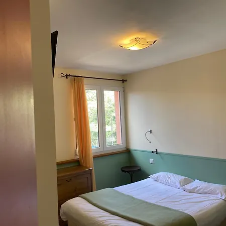 Hotell A La Table Du Cure 4*