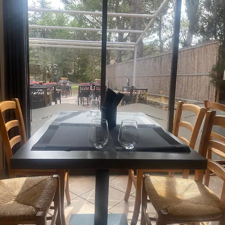 A La Table Du Cure Hotell