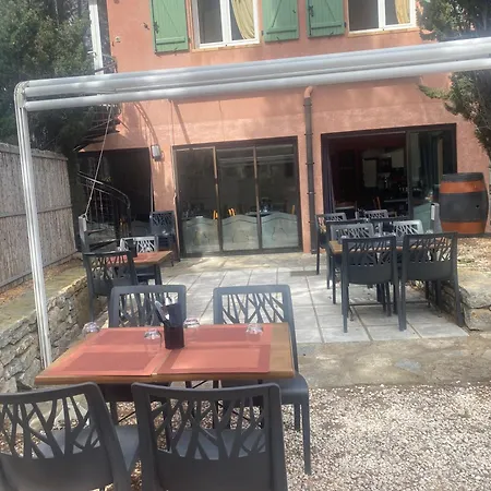 Hotell A La Table Du Cure Cucugnan