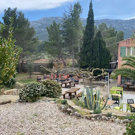 A La Table Du Cure Cucugnan
