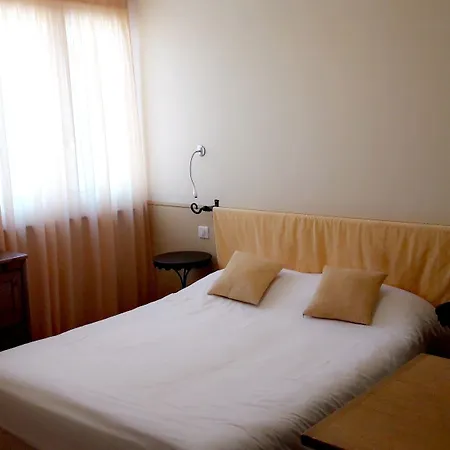 Chambres à la Table du Curé Hotel 4*
