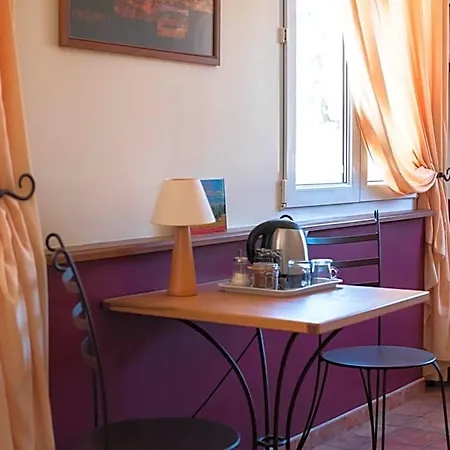 A La Table Du Cure Cucugnan